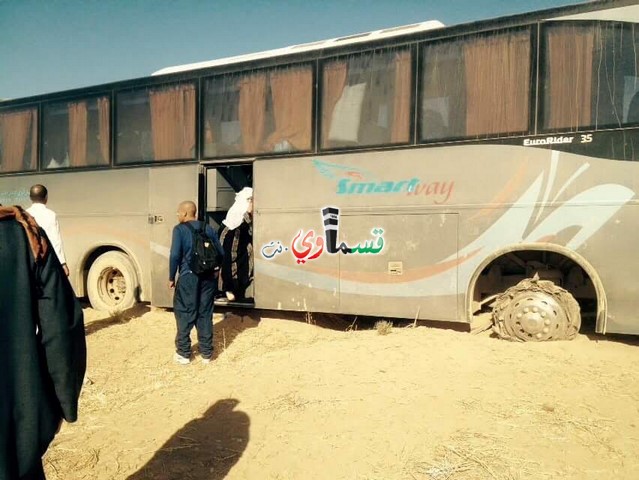  حادث ذاتي مع معتمري رهط في عمان بعد انفجار احد اطارات الحافلة  ... وبلطفا من الله لم يحدث  